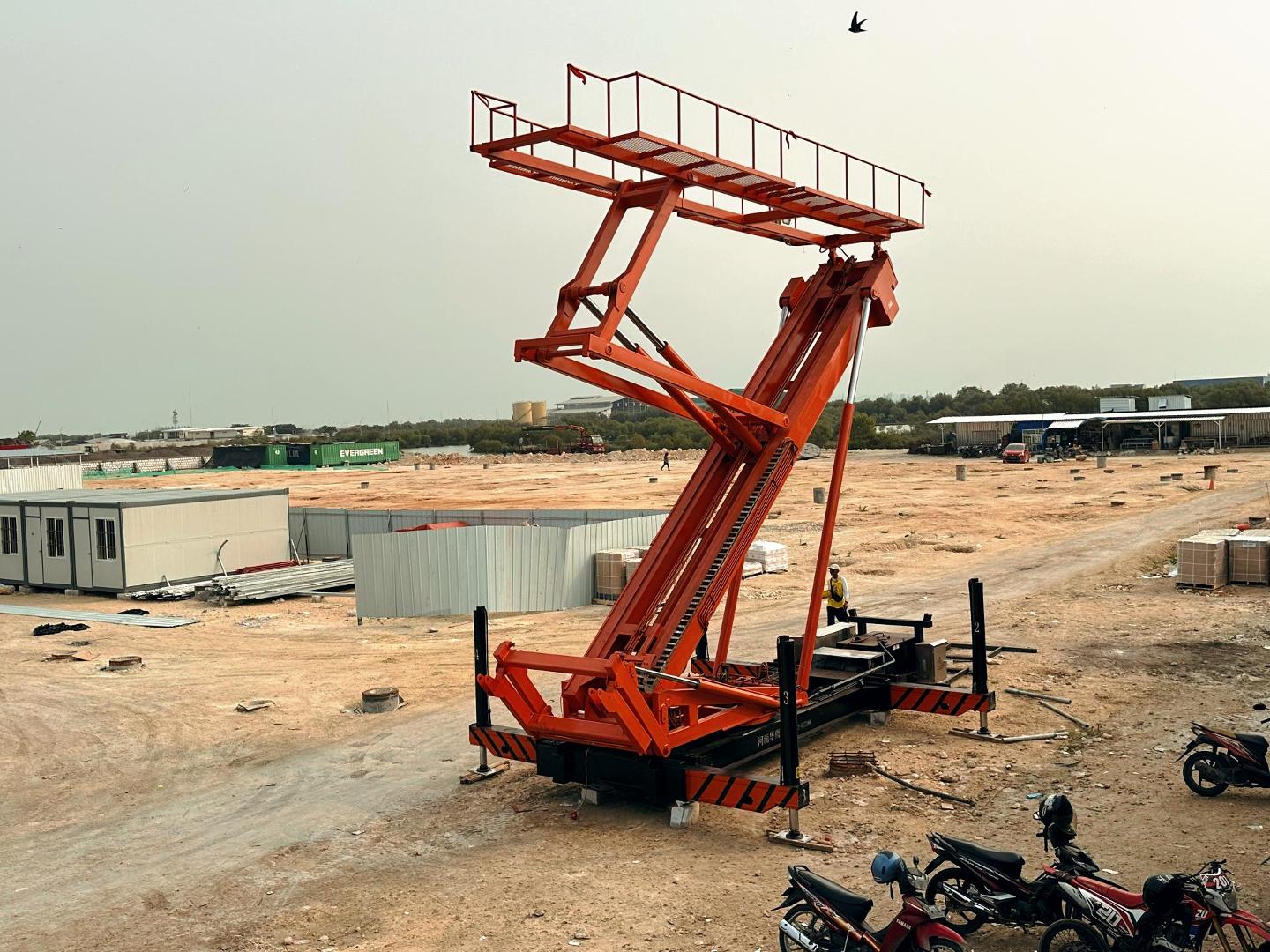 華鷹機械車載式高空舉升壓瓦機清洗注意事項及特點